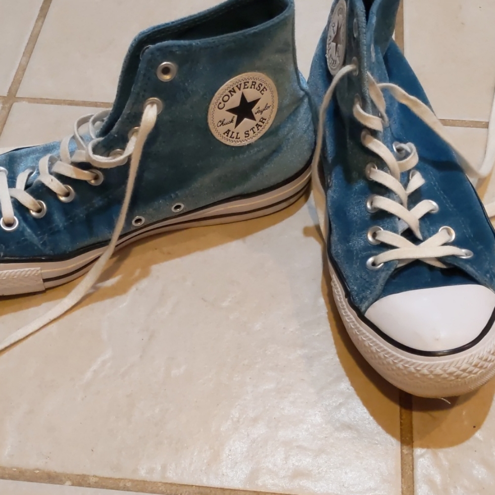 Blue velvet converse